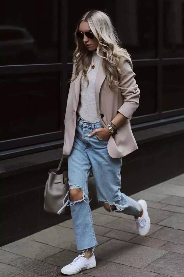 15 Jeans Outfit Ideas for the Fall Season